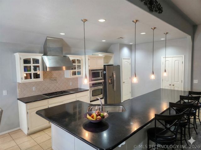 12325 Longhorn Circle, Glenpool, OK 74066