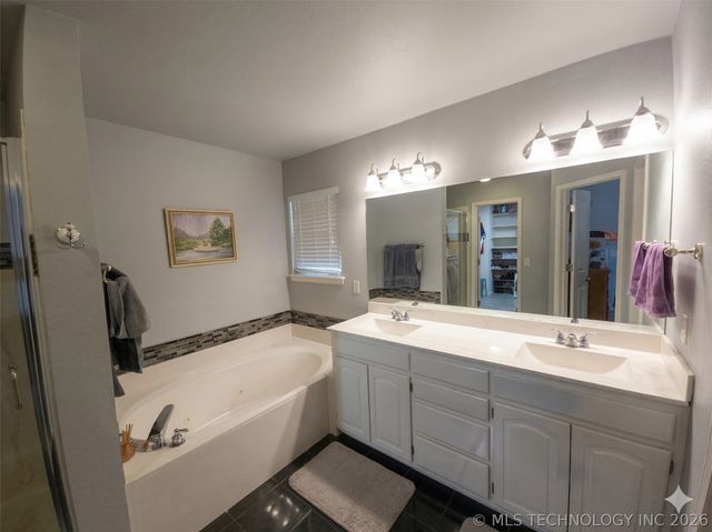 12325 Longhorn Circle, Glenpool, OK 74066