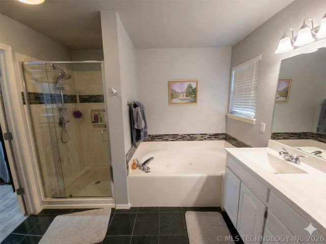 12325 Longhorn Circle, Glenpool, OK 74066