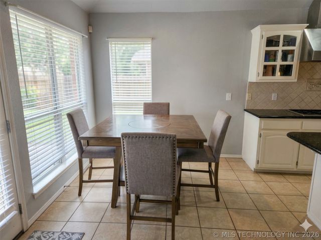 12325 Longhorn Circle, Glenpool, OK 74066