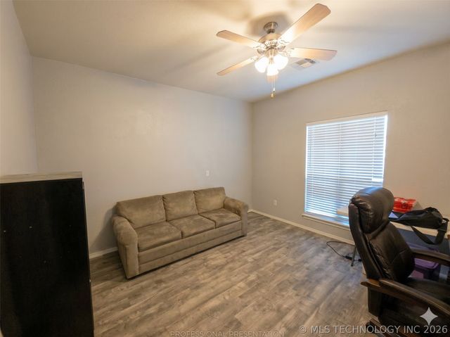 12325 Longhorn Circle, Glenpool, OK 74066