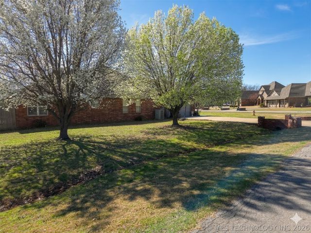 12325 Longhorn Circle, Glenpool, OK 74066