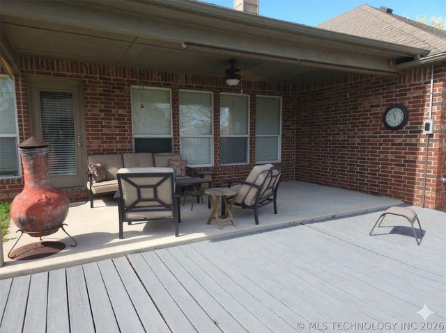 12325 Longhorn Circle, Glenpool, OK 74066