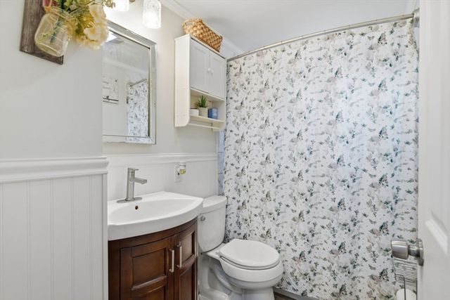 30 W Hill Road, Springfield, MA 01109