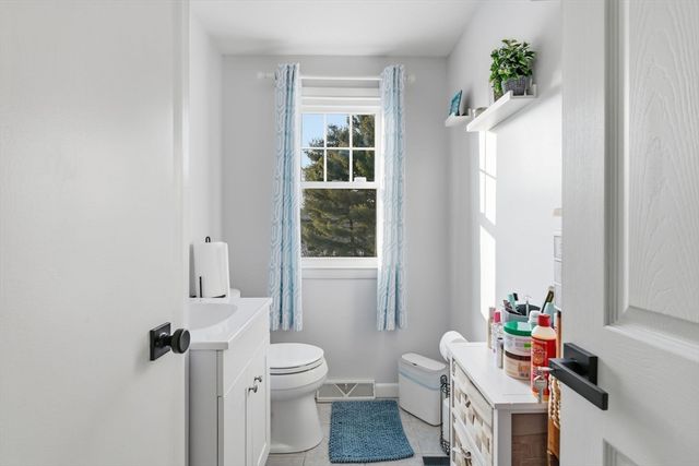 30 W Hill Road, Springfield, MA 01109