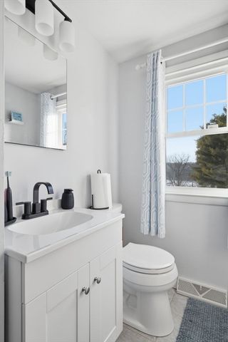 30 W Hill Road, Springfield, MA 01109