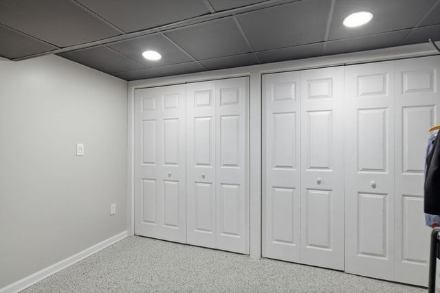 30 W Hill Road, Springfield, MA 01109