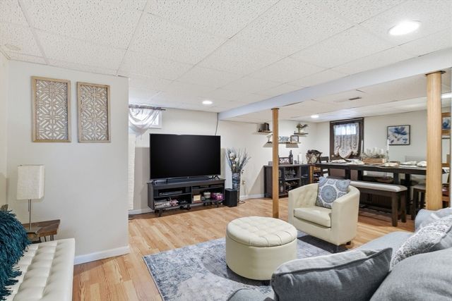 30 W Hill Road, Springfield, MA 01109