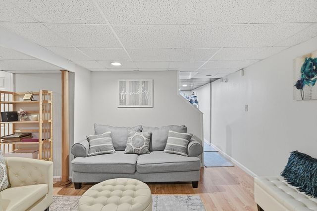 30 W Hill Road, Springfield, MA 01109
