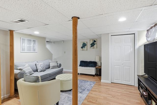 30 W Hill Road, Springfield, MA 01109