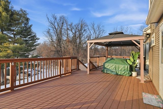 30 W Hill Road, Springfield, MA 01109