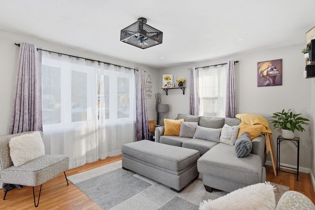 30 W Hill Road, Springfield, MA 01109