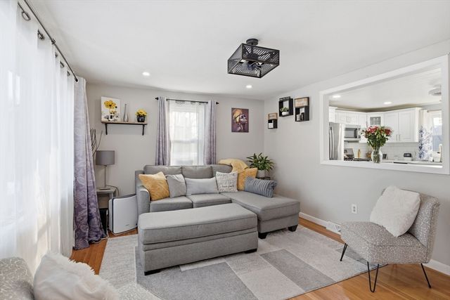 30 W Hill Road, Springfield, MA 01109