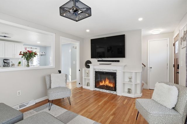 30 W Hill Road, Springfield, MA 01109