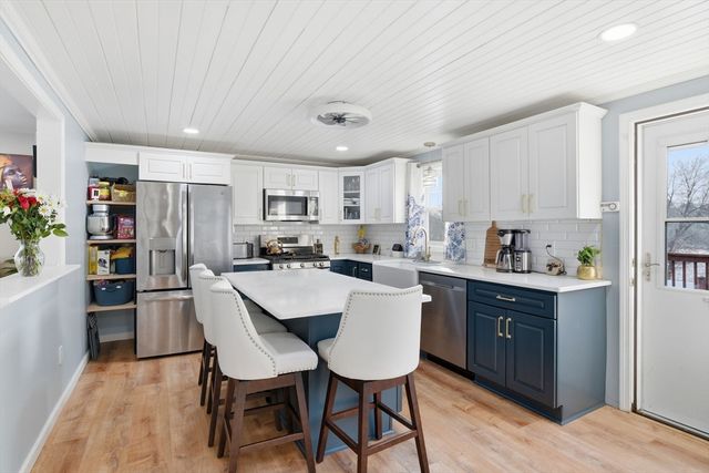 30 W Hill Road, Springfield, MA 01109