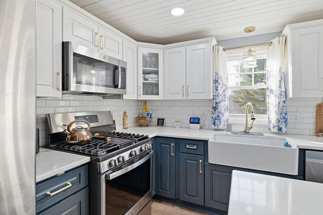 30 W Hill Road, Springfield, MA 01109