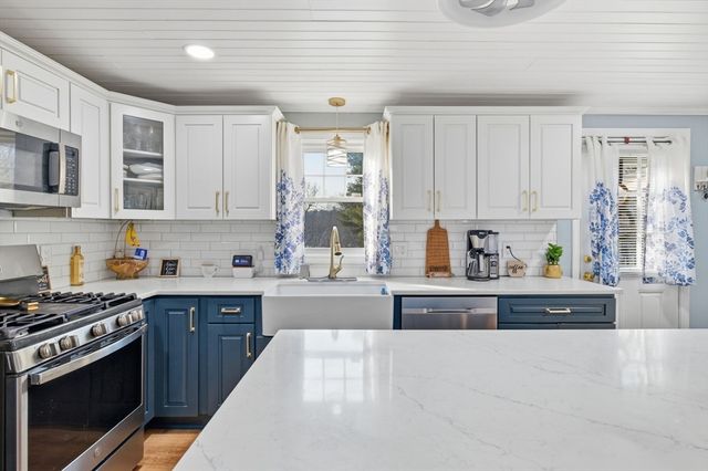30 W Hill Road, Springfield, MA 01109