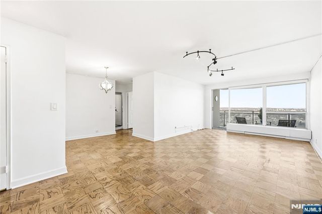 2077 Center Avenue 20F, Fort Lee, NJ 07024