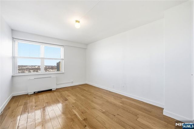 2077 Center Avenue 20F, Fort Lee, NJ 07024