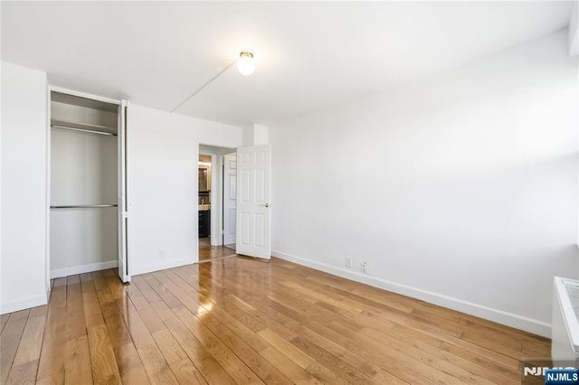 2077 Center Avenue 20F, Fort Lee, NJ 07024
