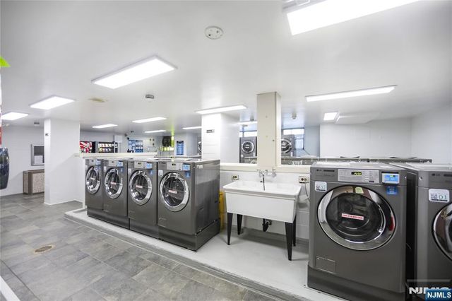 2077 Center Avenue 20F, Fort Lee, NJ 07024