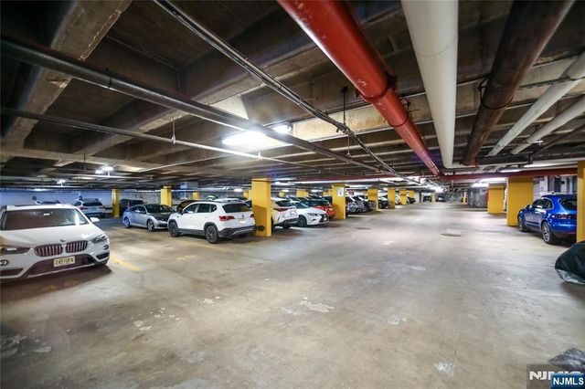 2077 Center Avenue 20F, Fort Lee, NJ 07024