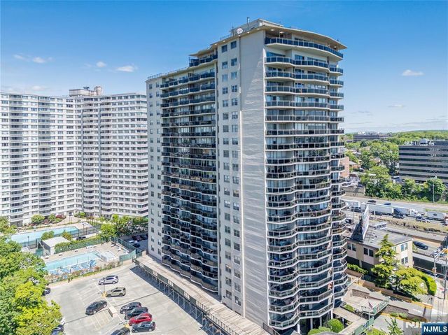 2077 Center Avenue 20F, Fort Lee, NJ 07024