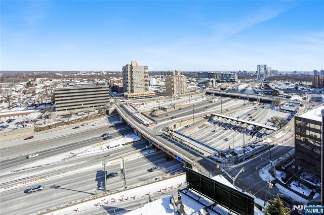 2077 Center Avenue 20F, Fort Lee, NJ 07024
