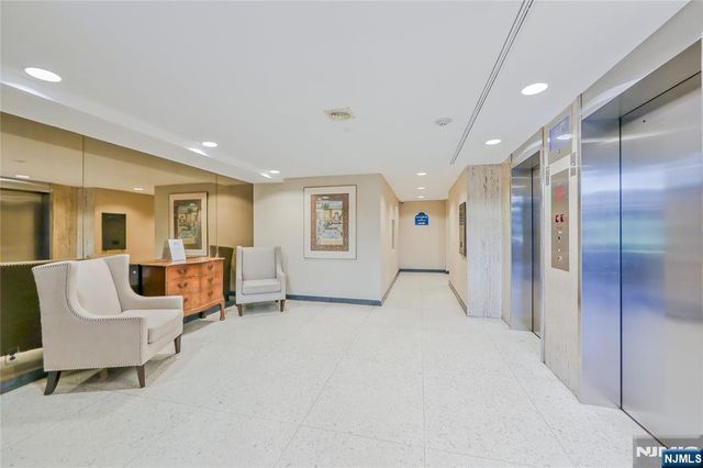 2077 Center Avenue 20F, Fort Lee, NJ 07024