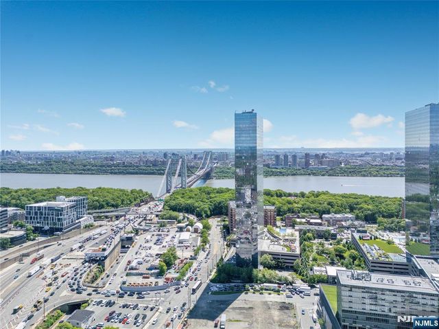 2077 Center Avenue 20F, Fort Lee, NJ 07024