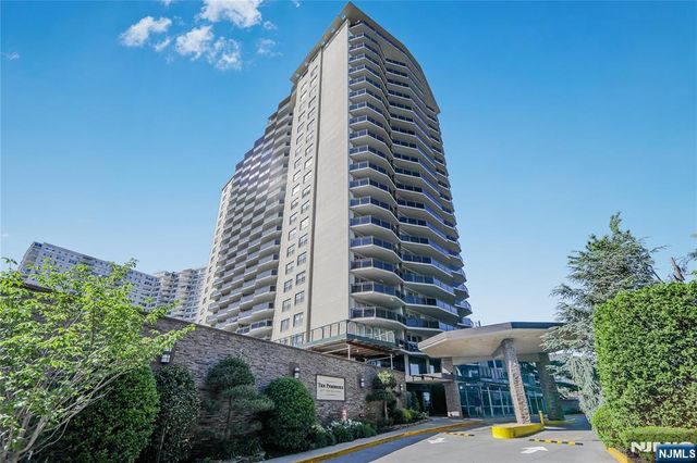 2077 Center Avenue 20F, Fort Lee, NJ 07024