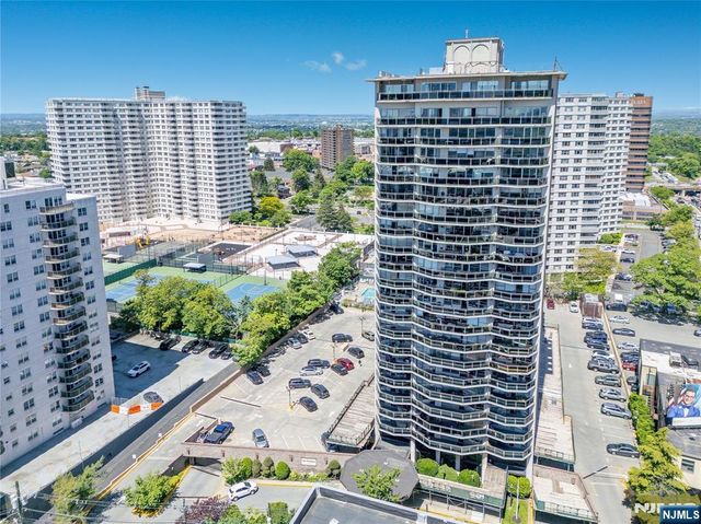 2077 Center Avenue 20F, Fort Lee, NJ 07024