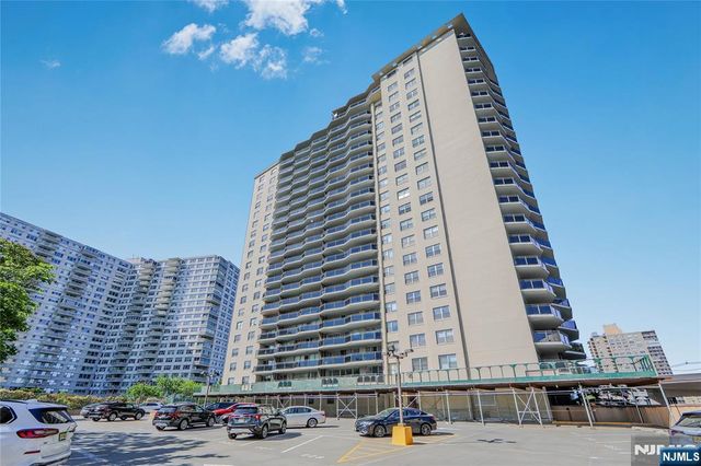 2077 Center Avenue 20F, Fort Lee, NJ 07024