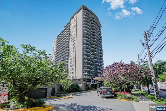 2077 Center Avenue 20F, Fort Lee, NJ 07024