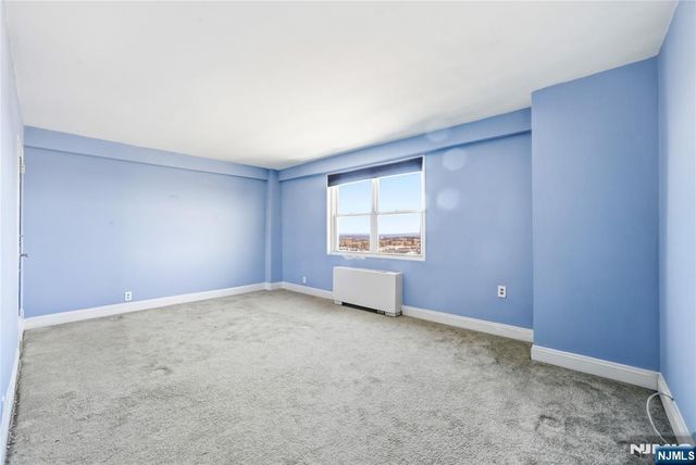 2077 Center Avenue 20F, Fort Lee, NJ 07024