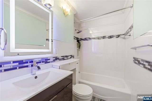 2077 Center Avenue 20F, Fort Lee, NJ 07024
