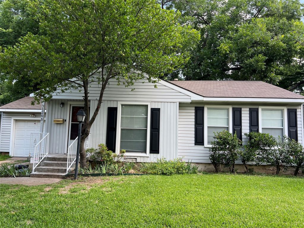 1205 Britt Drive, Arlington, TX 76013