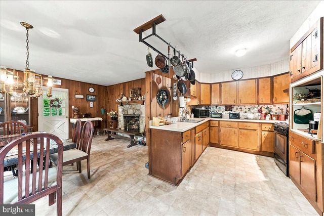 1336 LINDSAY LN, Rydal, PA 19046