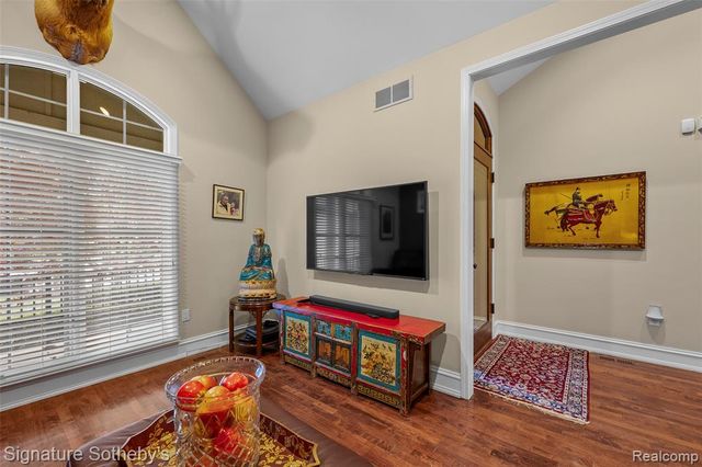 5375 Pembrooke Crossing Court, West Bloomfield, MI 48322