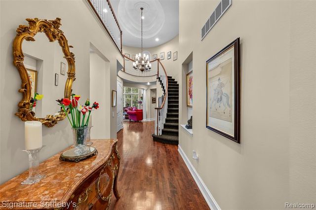 5375 Pembrooke Crossing Court, West Bloomfield, MI 48322