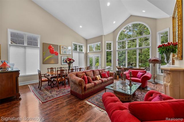 5375 Pembrooke Crossing Court, West Bloomfield, MI 48322