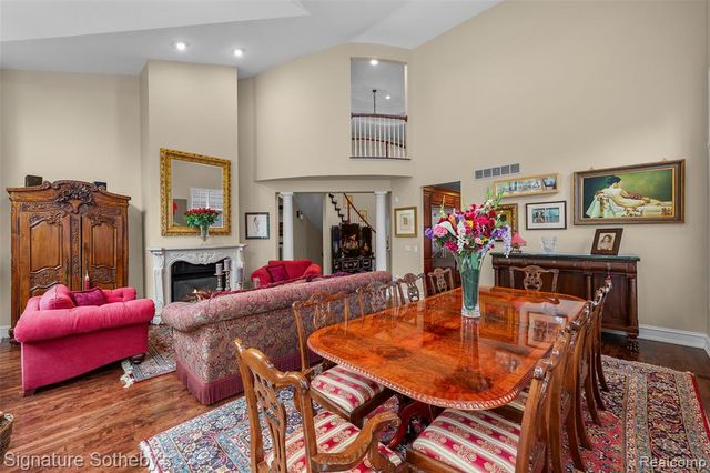 5375 Pembrooke Crossing Court, West Bloomfield, MI 48322