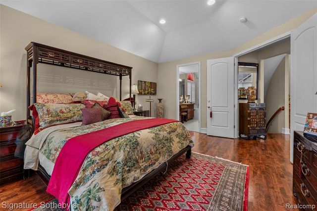 5375 Pembrooke Crossing Court, West Bloomfield, MI 48322