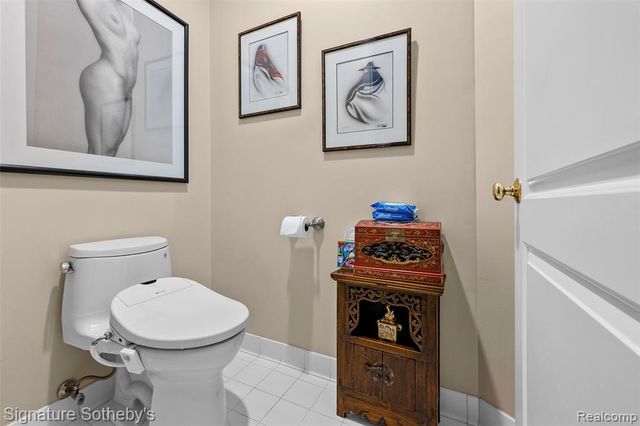 5375 Pembrooke Crossing Court, West Bloomfield, MI 48322