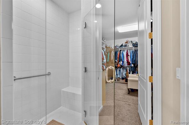 5375 Pembrooke Crossing Court, West Bloomfield, MI 48322