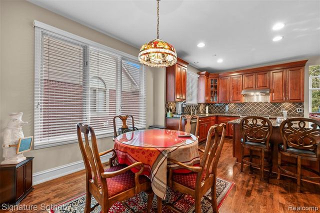 5375 Pembrooke Crossing Court, West Bloomfield, MI 48322