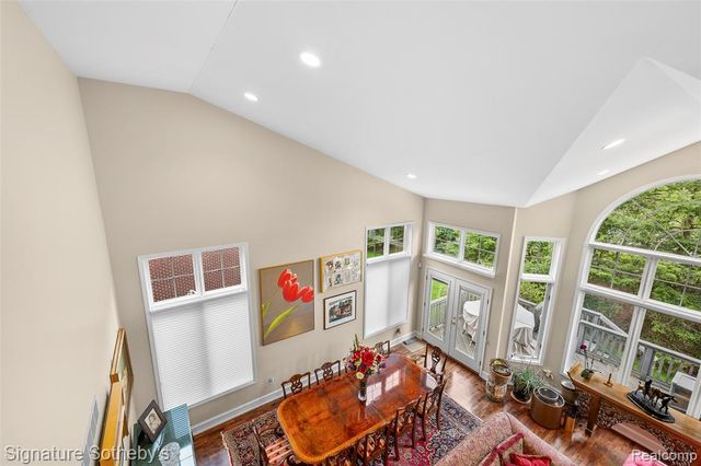 5375 Pembrooke Crossing Court, West Bloomfield, MI 48322