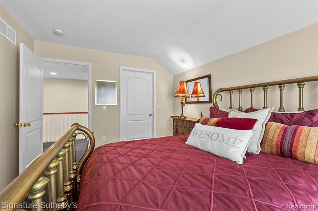 5375 Pembrooke Crossing Court, West Bloomfield, MI 48322