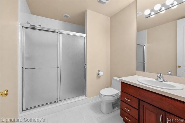 5375 Pembrooke Crossing Court, West Bloomfield, MI 48322