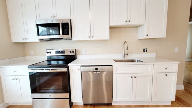 62 Waverly St 62, Boston, MA 02135